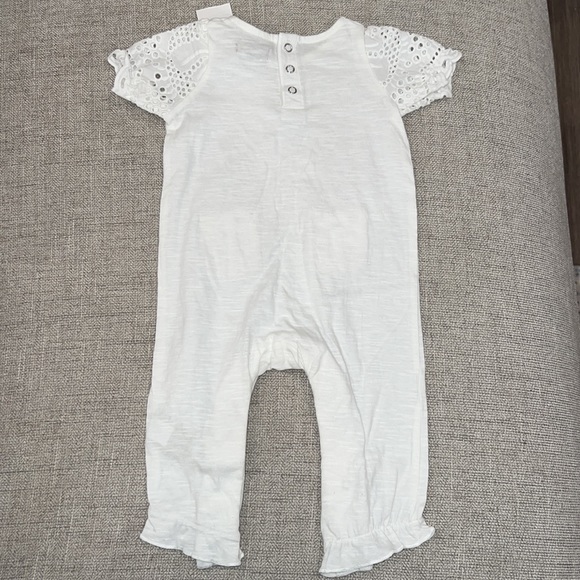 NWT 7 For All Mankind White Boho Crochet Burnout Baby Onesie- 6 to 9 months - Picture 4 of 12